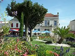 Image illustrative de l’article Place de Verdun (Saint-Georges-de-Didonne)