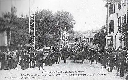 Passage du cortège présidentiel par la place du Commerce le 6 octobre 1913.