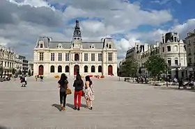 Place du Maréchal-Leclerc (ancienne place d'Armes) rénovée (2012).