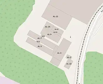 Plan avec les bâtiments qui sont situés à gauche de la rue, la plupart des bâtiments sont reliés entre eux.