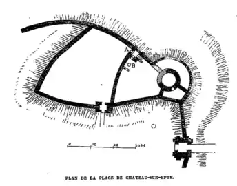 Plan de la place de Château-sur-Epte. Exclut la basse-cour. On voit une partie de la muraille, le donjon, la chemise de défense, la cour noble.