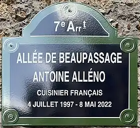 Voir la plaque.