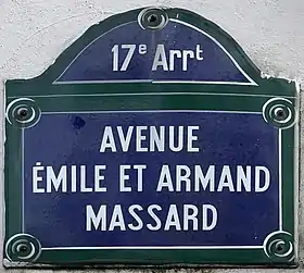 Voir la plaque.