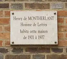 Plaque au no 106.