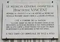 Plaque commémorative sur le domicile parisien d'Hyacinthe Vincent au no 7 de l'avenue Bosquet, où il vécut entre 1932 et 1950.