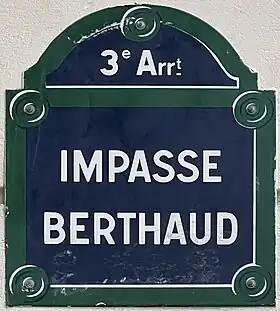 Voir la plaque.