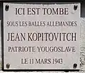 Plaque au croisement avec la rue Monsieur-le-Prince en hommage au patriote yougoslave Jean Kopitovitch, tué en 1943. Intrigué par cette plaque, François-Guillaume Lorrain lui consacre le livre Vous êtes de la famille ? (Flammarion, 2019).