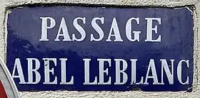 Voir la plaque.