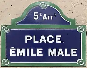 Voir la plaque.