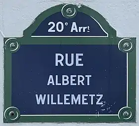 Voir la plaque.