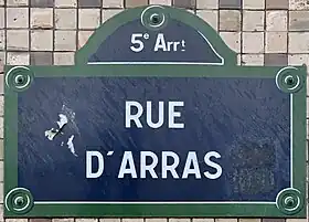 Voir la plaque.