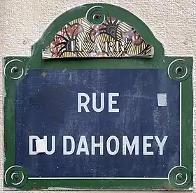 Voir la plaque.