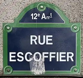 Voir la plaque.