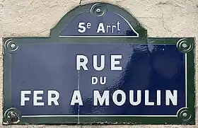 Voir la plaque.