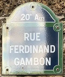 Voir la plaque.