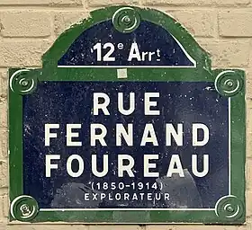 Voir la plaque.
