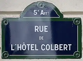 Voir la plaque.