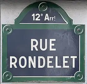 Voir la plaque.