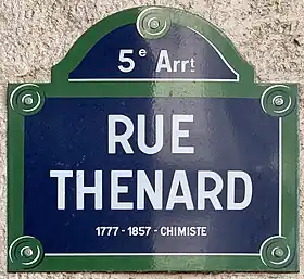 Voir la plaque.