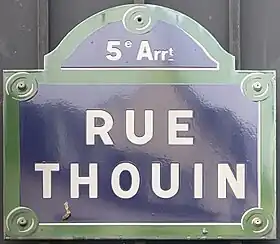 Voir la plaque.