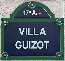 Voir la plaque.