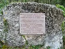 Plaque sur la route nationale 574