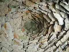 Voûte de la capitelle de Champredon aux Assions.