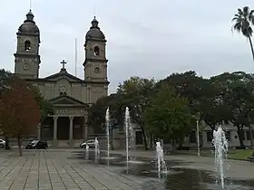 La place Treinte-y-Tres et son église est la plus ancienne de la ville.