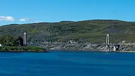 Vue du pont Kvalsund depuis la mer.