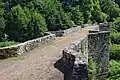 Le pont depuis la rive droite de la rivière
