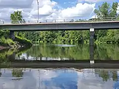 Pont au-dessus de la rivière Ouareau, près de l'extrémité ouest de la route.