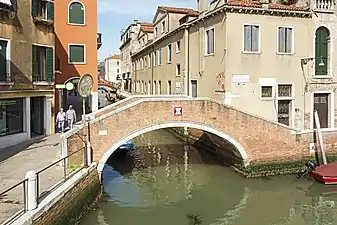 le Ponte dai Squartai reliant le Fondamenta Condulmer et le Campiello del Magazen