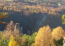 Les demoiselles coiffées vues de la route du col