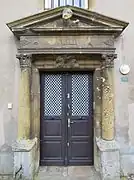 Porche Renaissance de l’ancien prieuré, 1551.