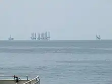 Vue d'installations pétrolières au large de Port-gentil, 2010