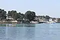 Port-Blanc : le port vu du Golfe du Morbihan.
