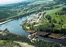 Le port fluvial de Chvaletice est l'ultime desserte de l'Elbe canalisée.  Il est prévu de canaliser l'Elbe jusqu'à Pardubice pour permettre sa connexion avec le canal Danube-Oder.