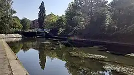 Écluse de l'embranchement de Croix au port du Dragon avec les embranchements vers Croix et Villeneuve d'Ascq.