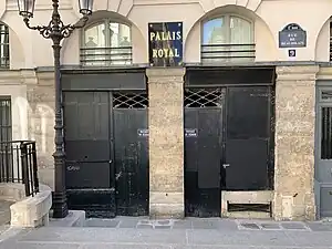 Accès (fermé) au passage.