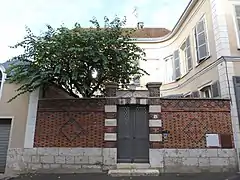 Portail surmonté d'une coquille Saint-Jacques, Chartres.