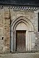Porte latérale sud de l'église.