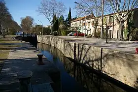 Écluse de Portiragnes et la maison de l'éclusier sur le canal du Midi