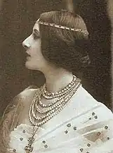 Photographie en noir et blanc représentant Liane de Pougy.