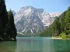 Le lac de Braies et la Croda del Becco.