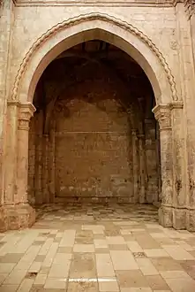 Prieuré Notre-Dame de Salagon, grande arcade.