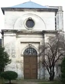 Façade de l'église prieurale.