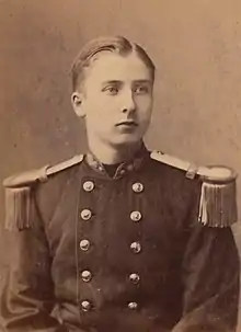 photo du prince Baudouin posant de face