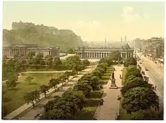 La RSA à droite et la SNG à gauche.