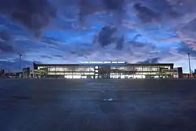 L'aéroport international de Pristina vu de nuit