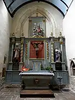 Église Saint-Beheau : le chœur et le maître-autel.